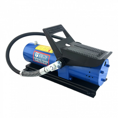 Фото-0:Насос пневмогидравлический 0.69л со шлангом T08069 AE&T